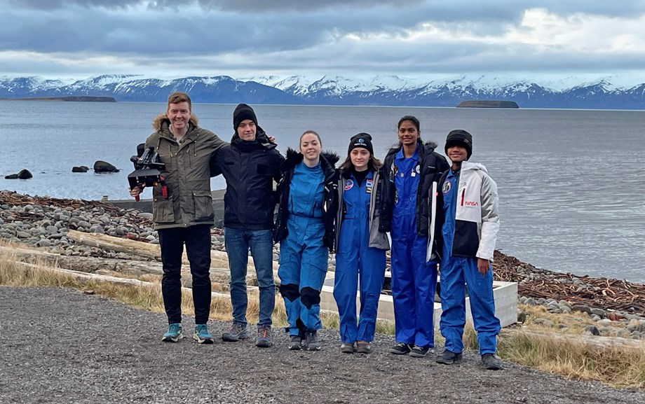 Örlygur Hnefill ásamt þátttakendum í geimferðarnámskeiði hjá honum.