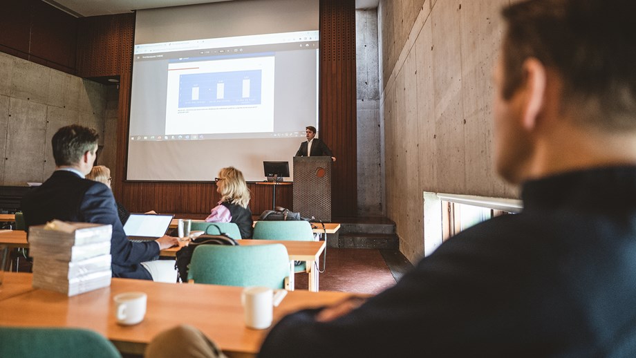 Kynning dr. Bjarka Þórs Grönfeldt á doktorsverkefni sínu var á meðal dagskrárliða á fundi kennslu- og rannsóknaráðs í dag.